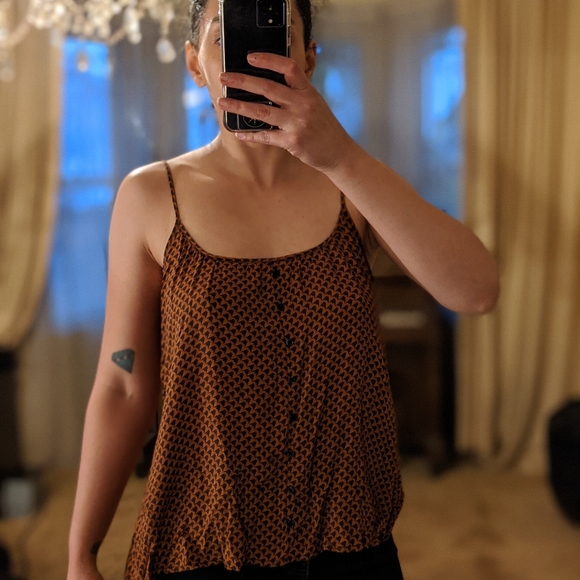 Houndstooth print flowy tank - Picture 1 of 3